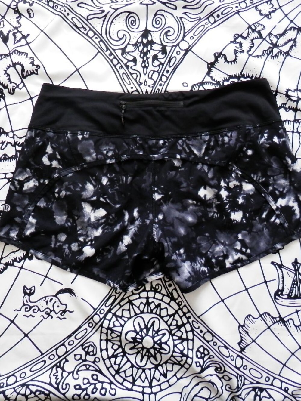 Lululemon Run Times Shorts in Dusk Dye Black & White, Size 8